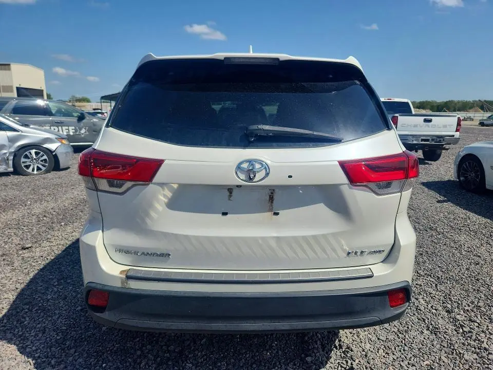 2019 TOYOTA HIGHLANDER XLE  