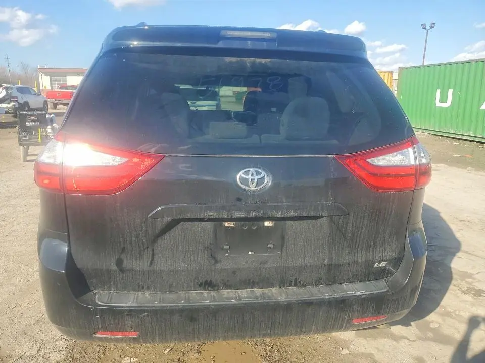 2015 TOYOTA SIENNA LE  