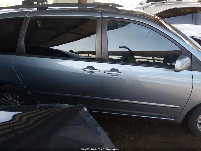 2010 TOYOTA SIENNA XLE