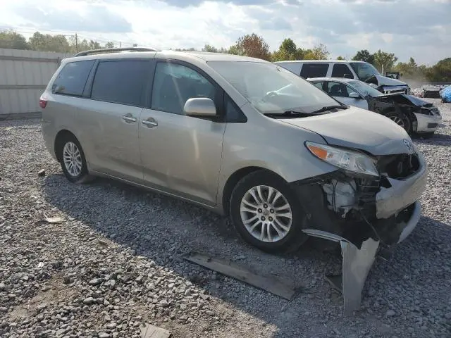 2015 TOYOTA SIENNA XLE