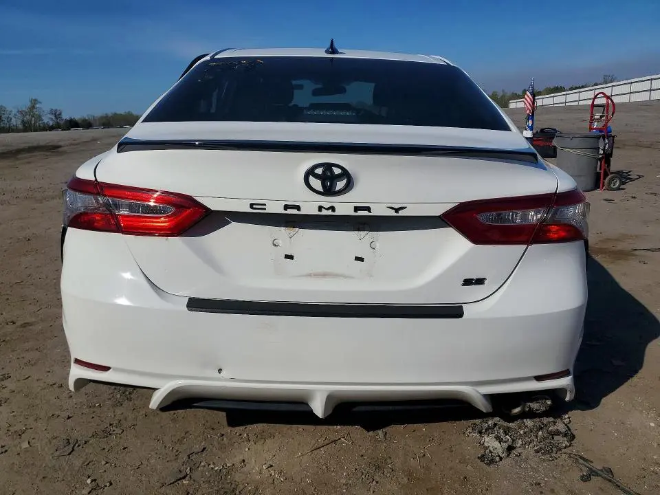 2019 TOYOTA CAMRY SE  