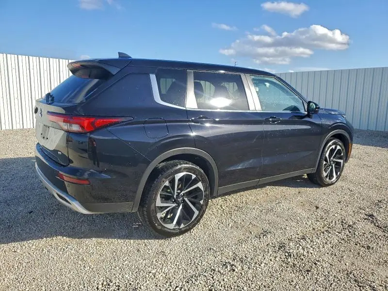 2024 MITSUBISHI OUTLANDER SE  