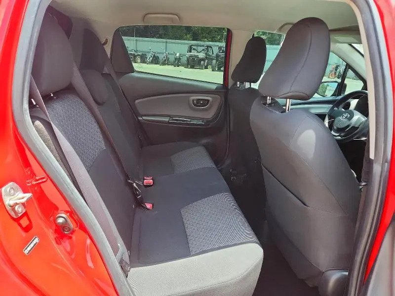 2015 TOYOTA YARIS 5-DOOR L  