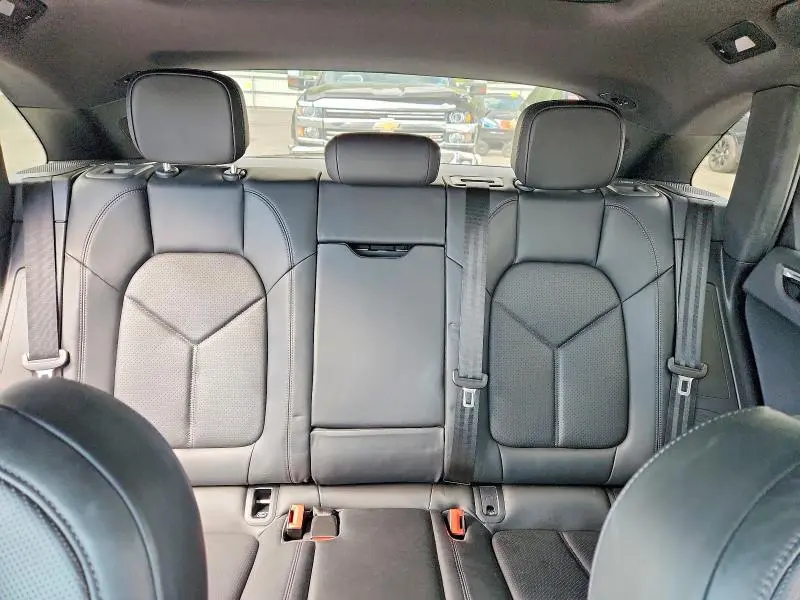 2021 PORSCHE MACAN   