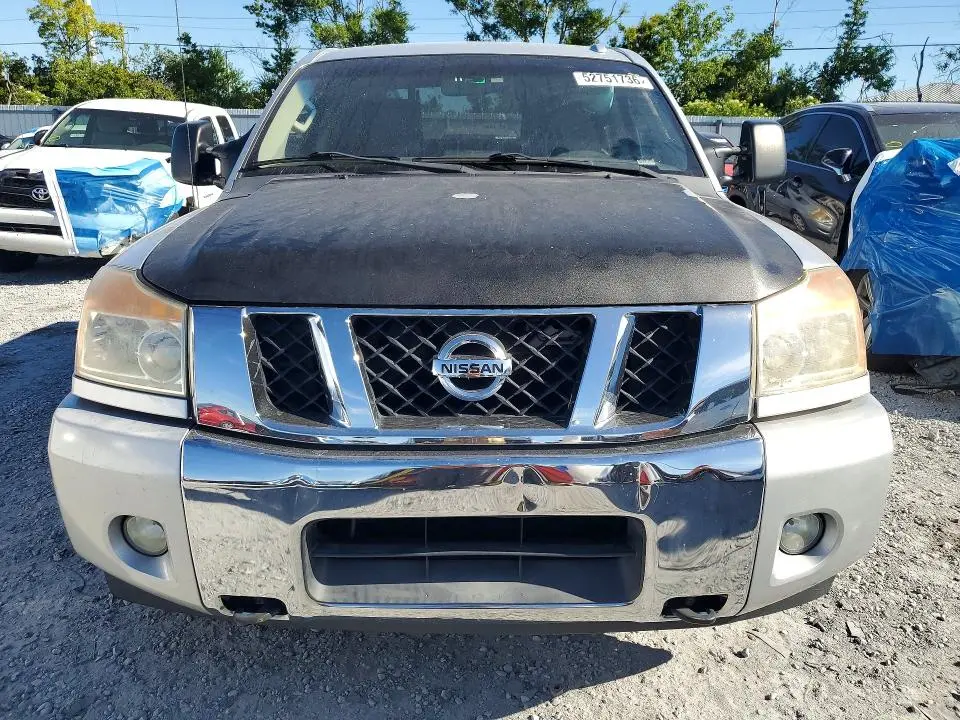 2015 NISSAN TITAN SV  