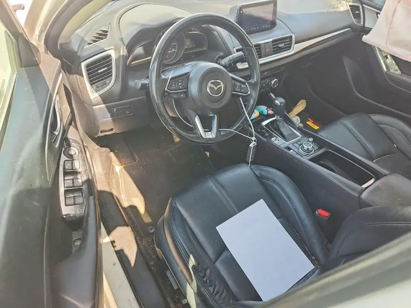 2017 MAZDA 3 TOURING  