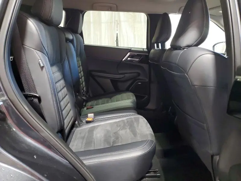 2025 MITSUBISHI OUTLANDER SE  