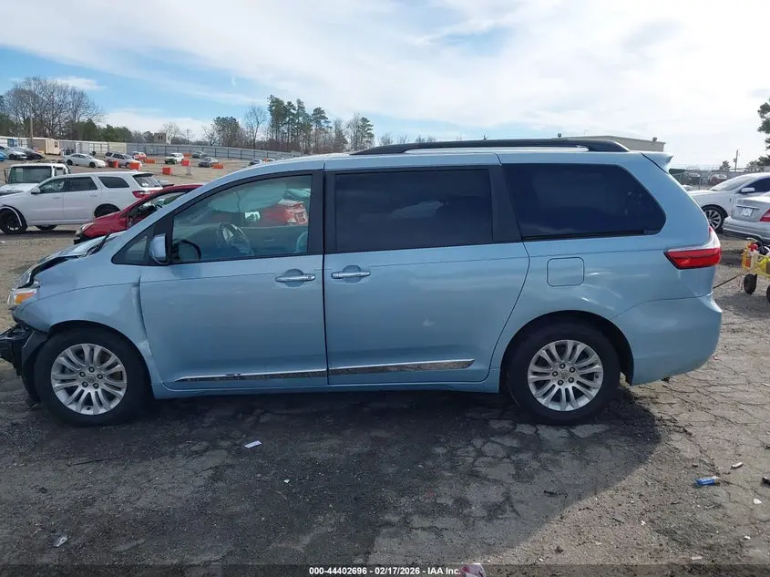 2015 TOYOTA SIENNA XLE 8 PASSENGER
