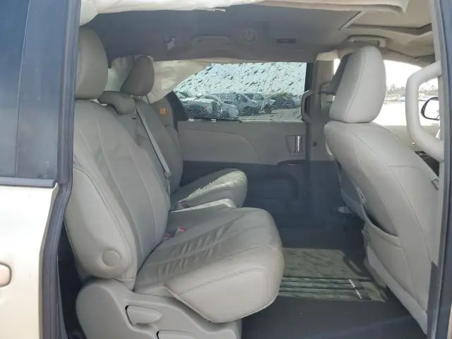 2013 TOYOTA SIENNA XLE  