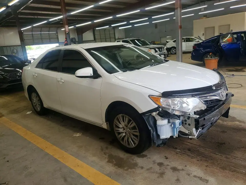 2013 TOYOTA CAMRY LE  