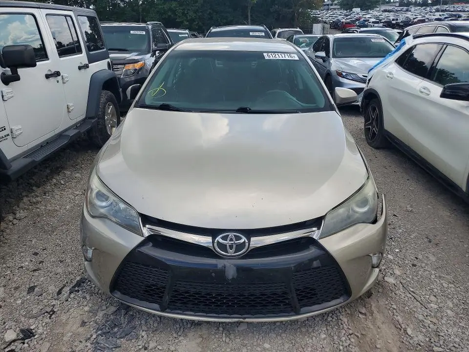 2015 TOYOTA CAMRY SE  