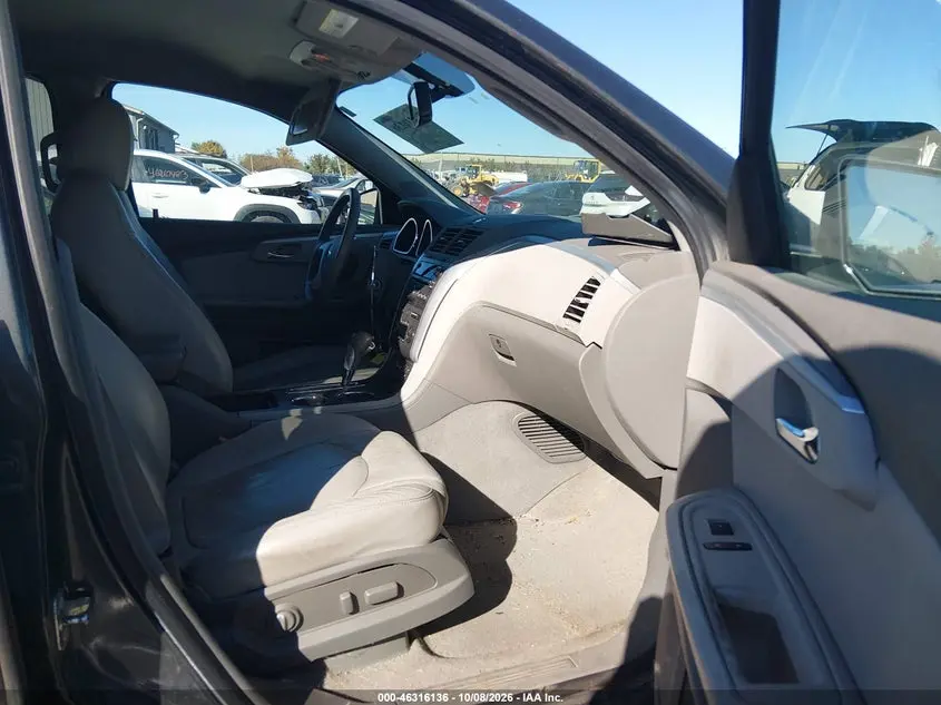 2011 CHEVROLET TRAVERSE 2LT
