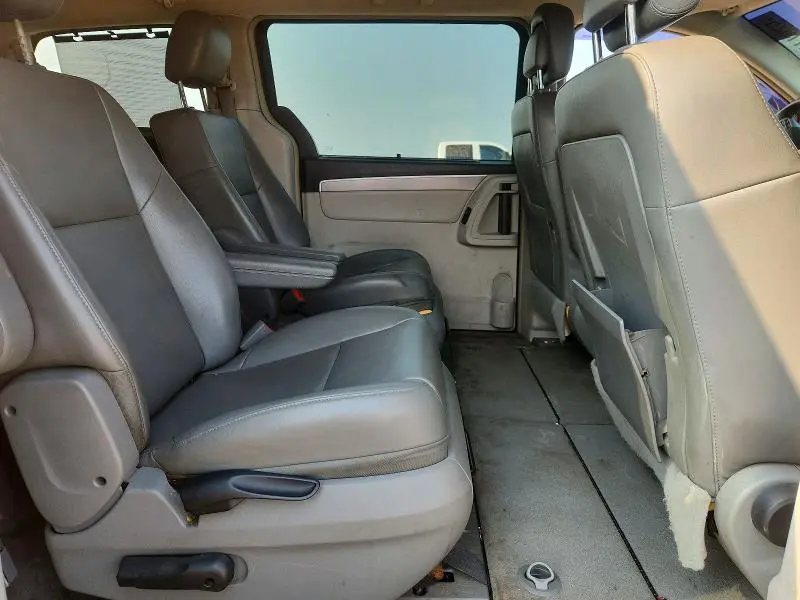 2011 VOLKSWAGEN ROUTAN SE  