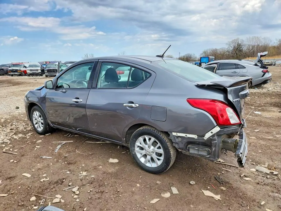 2018 NISSAN VERSA SV  
