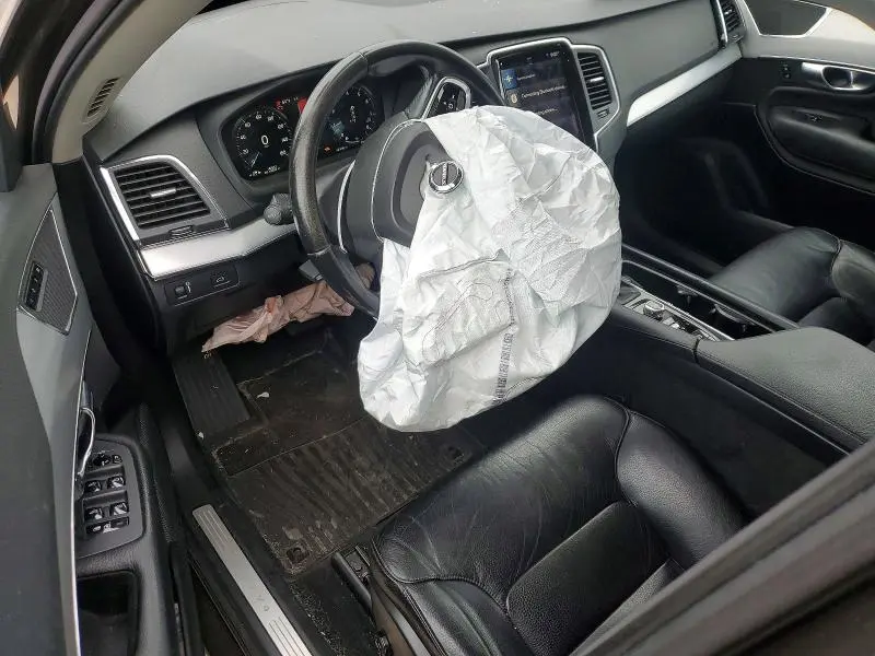 2018 VOLVO XC90 T6  