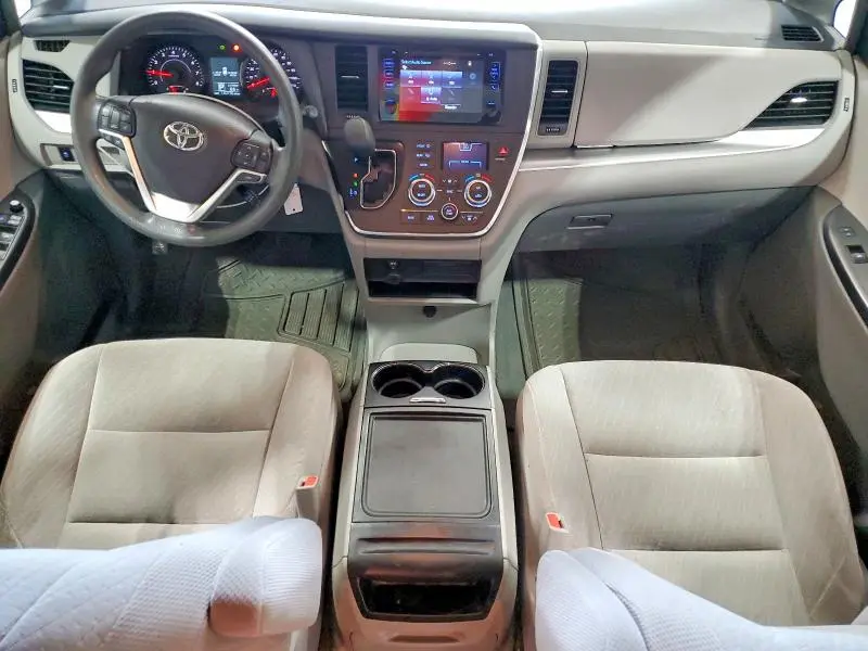 2017 TOYOTA SIENNA LE  