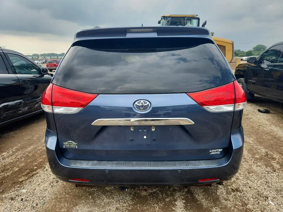 2013 TOYOTA SIENNA LIMITED 7-PASSENGER  