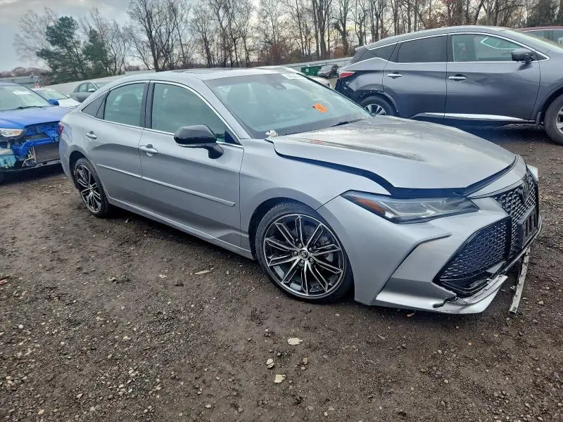 2019 TOYOTA AVALON XLE  