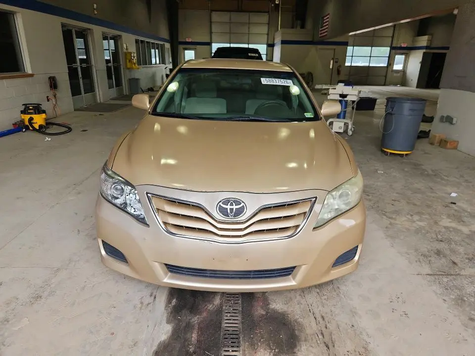 2011 TOYOTA CAMRY LE  