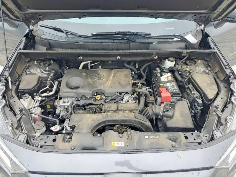 2021 TOYOTA RAV4 XLE  