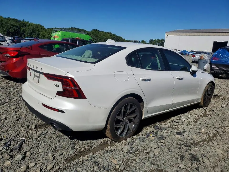 2020 VOLVO S60 T6 MOMENTUM  