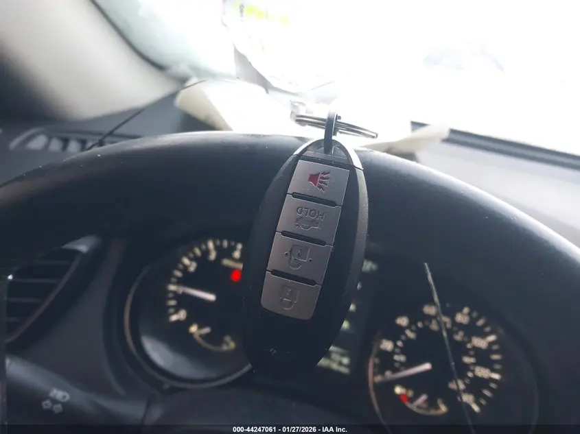 2017 NISSAN ROGUE SV