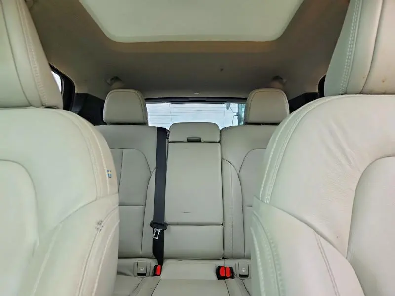 2019 VOLVO XC40 T5 MOMENTUM  