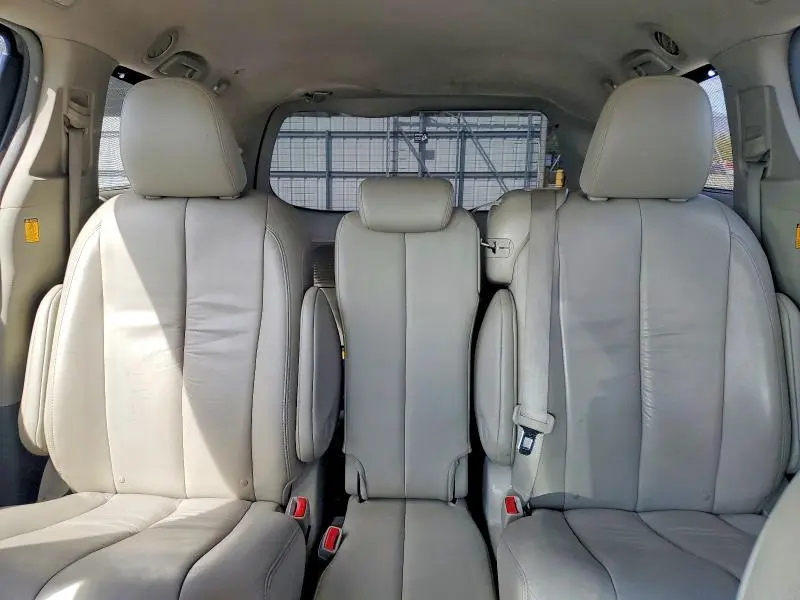 2011 TOYOTA SIENNA XLE  