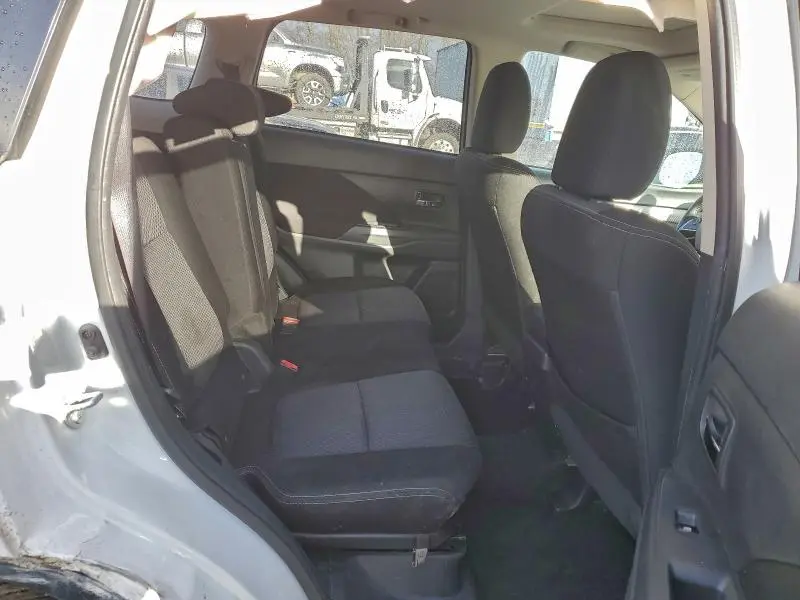 2017 MITSUBISHI OUTLANDER SE  