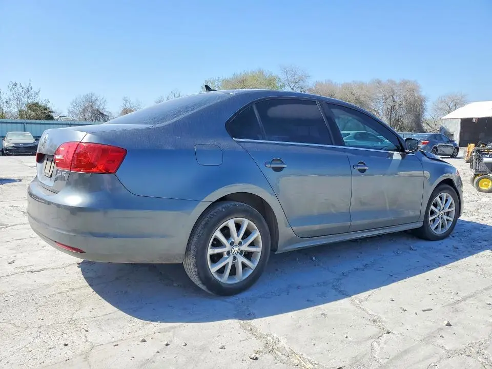 2013 VOLKSWAGEN JETTA SE  