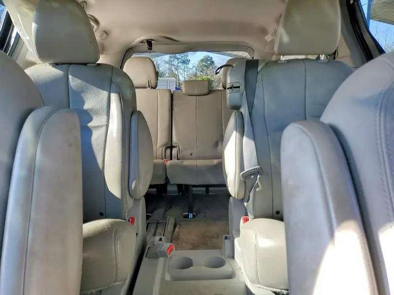 2013 TOYOTA SIENNA XLE  