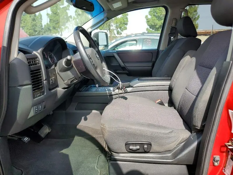 2010 NISSAN TITAN SE  