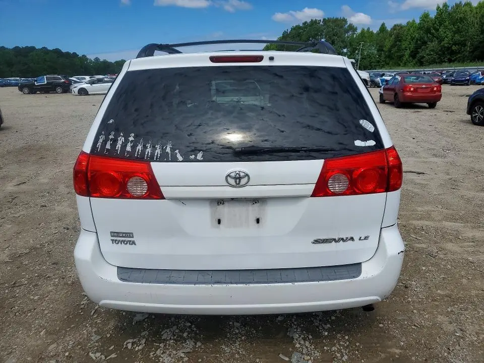 2010 TOYOTA SIENNA LE 7-PASSENGER  