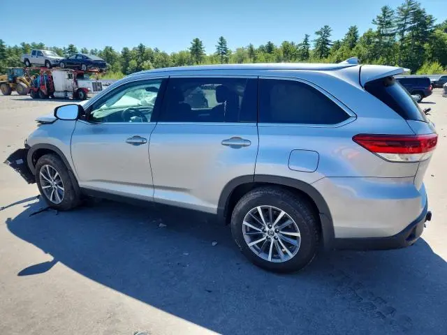 2019 TOYOTA HIGHLANDER SE  
