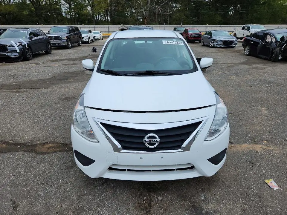 2019 NISSAN VERSA SV  