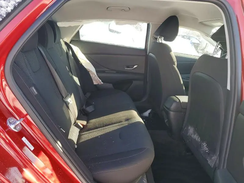 2024 HYUNDAI ELANTRA SE  