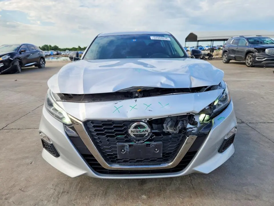 2019 NISSAN ALTIMA SR  