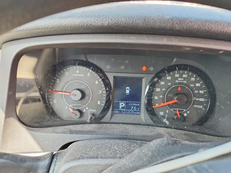 2015 TOYOTA SIENNA LE  