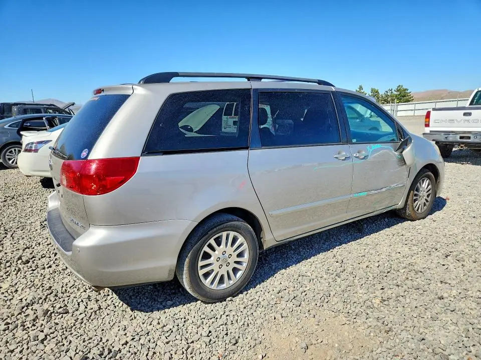 2010 TOYOTA SIENNA XLE  