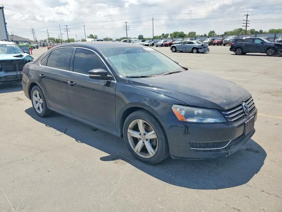 2013 VOLKSWAGEN PASSAT SE  