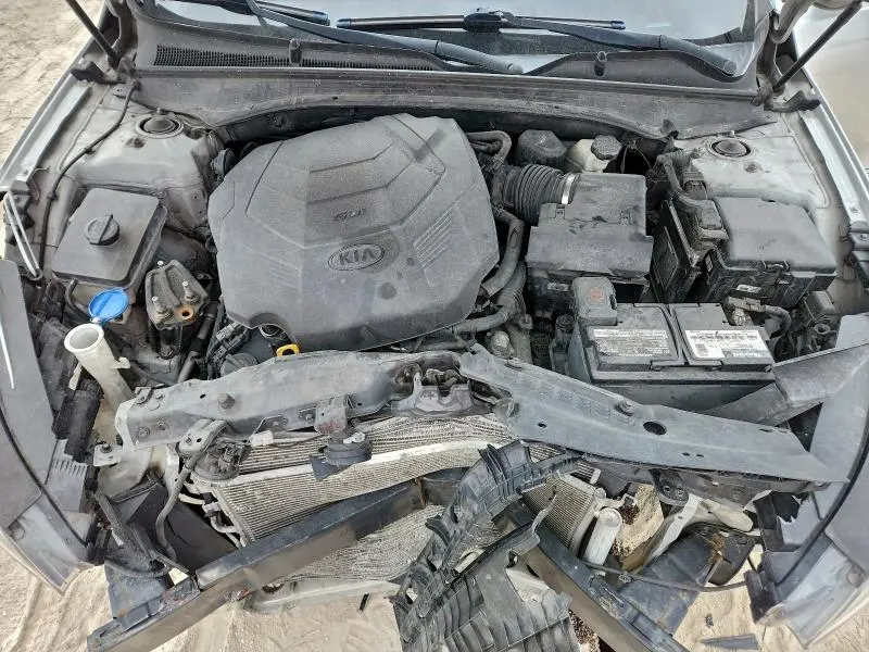 2017 KIA CADENZA PREMIUM  