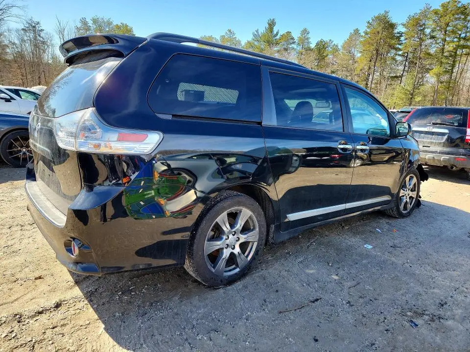 2017 TOYOTA SIENNA SE 8-PASSENGER  