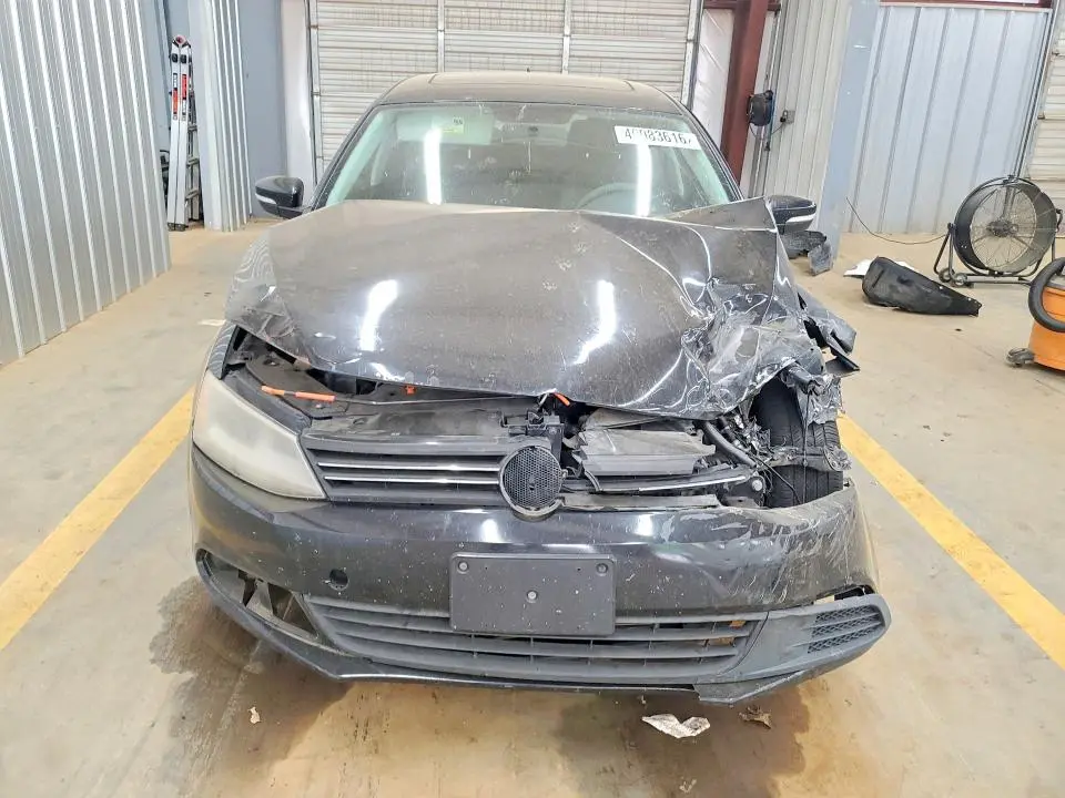 2011 VOLKSWAGEN JETTA SE  