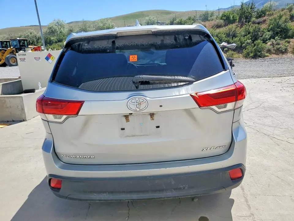 2017 TOYOTA HIGHLANDER XLE  