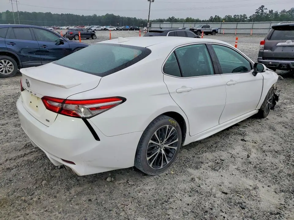 2019 TOYOTA CAMRY SE  