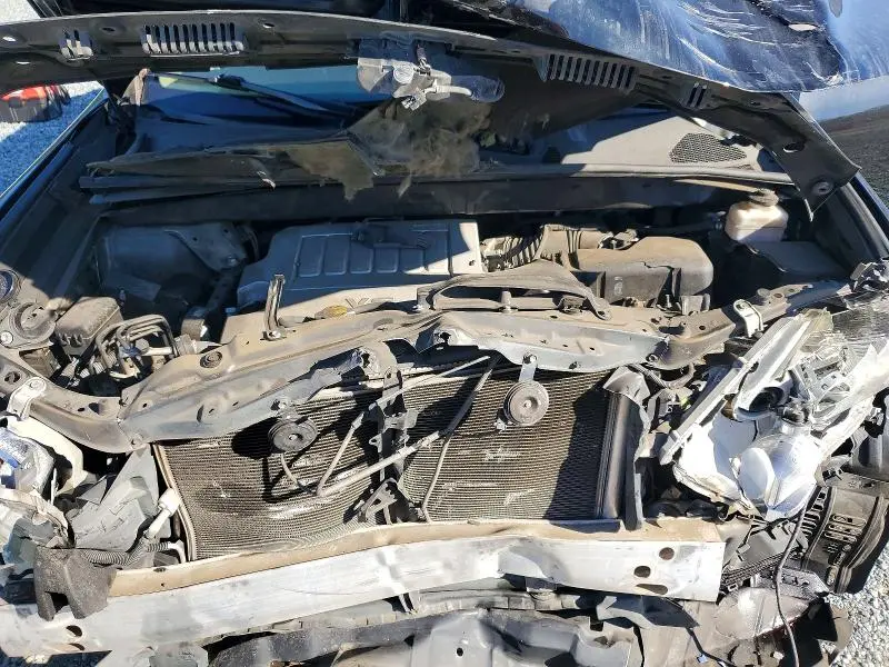 2013 TOYOTA HIGHLANDER SE  