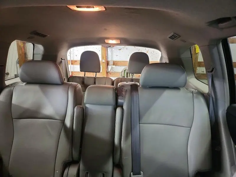 2012 TOYOTA HIGHLANDER SE  