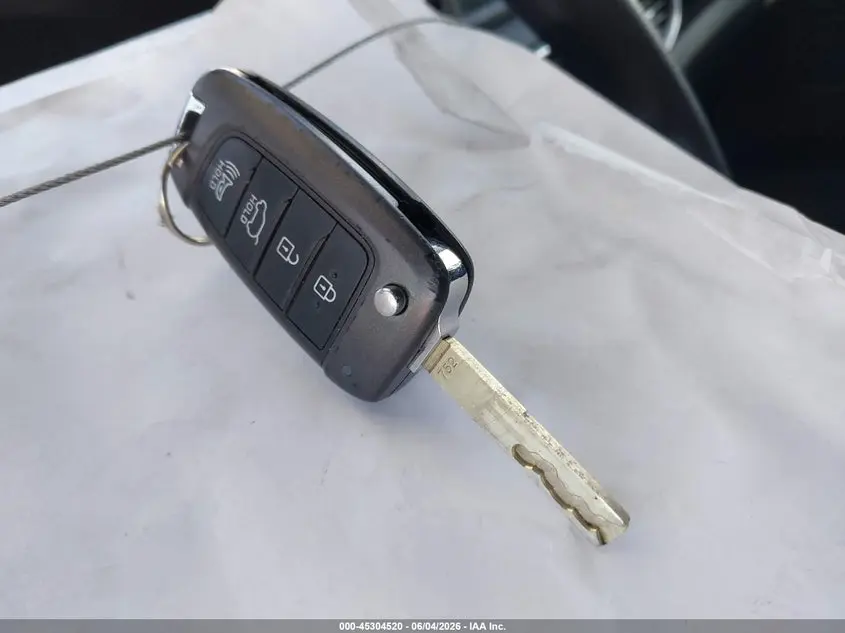 2019 HYUNDAI SANTA FE SE