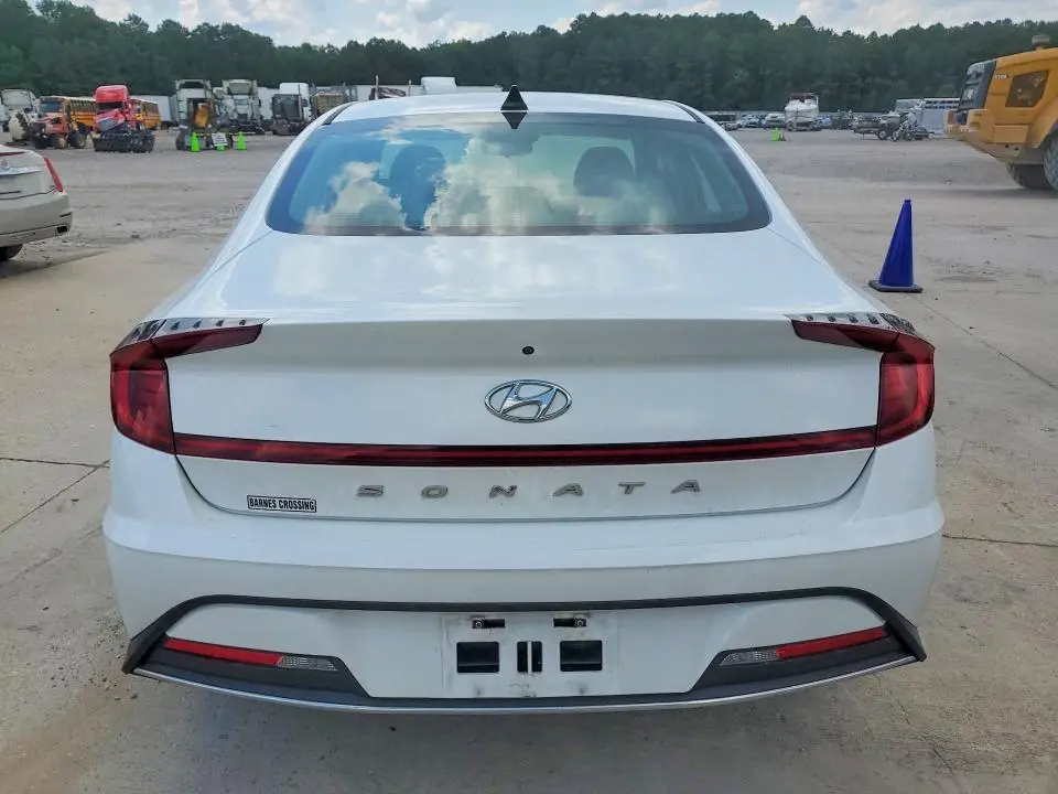 2022 HYUNDAI SONATA SE  