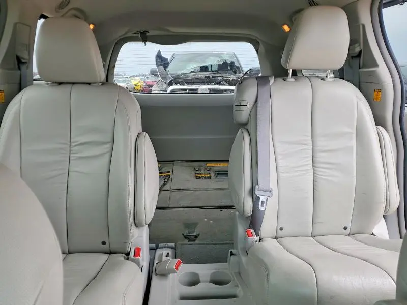 2012 TOYOTA SIENNA XLE  